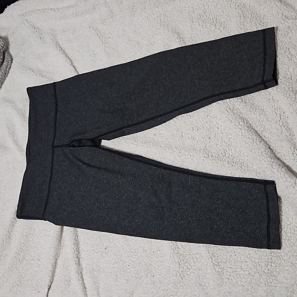 Lululemon Capri gray pants